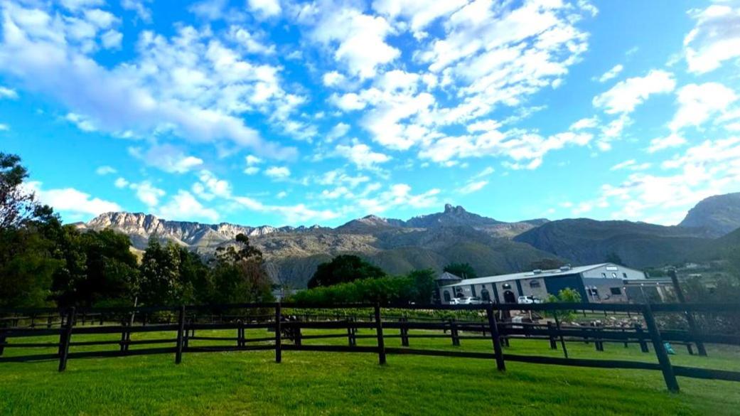 Oaksrest Vineyards Guest Farm Hotell Ladismith Exteriör bild
