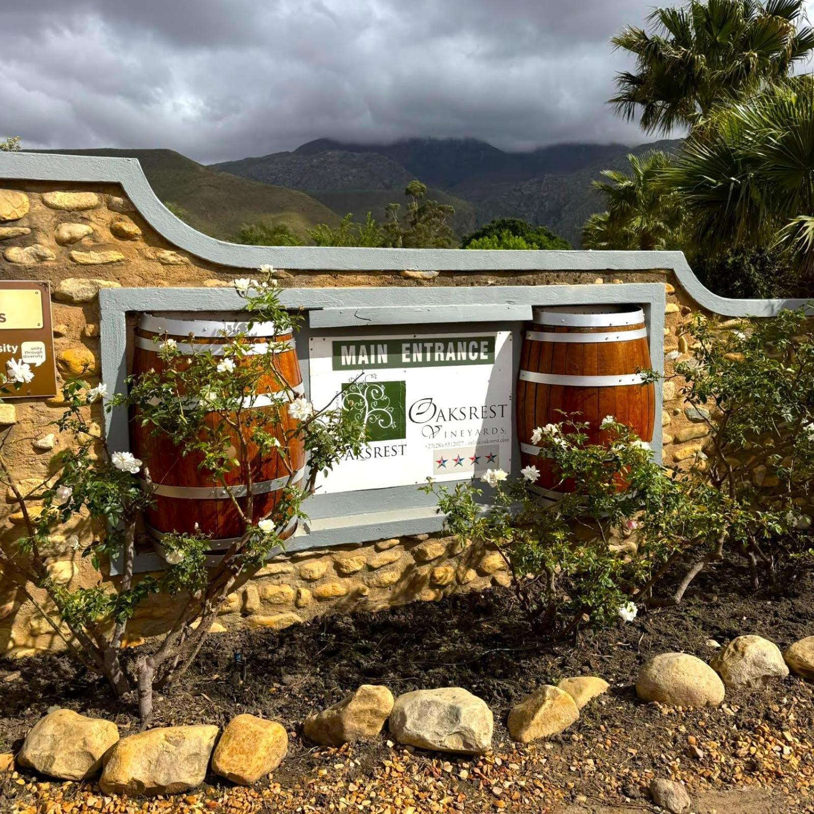 Oaksrest Vineyards Guest Farm Hotell Ladismith Exteriör bild