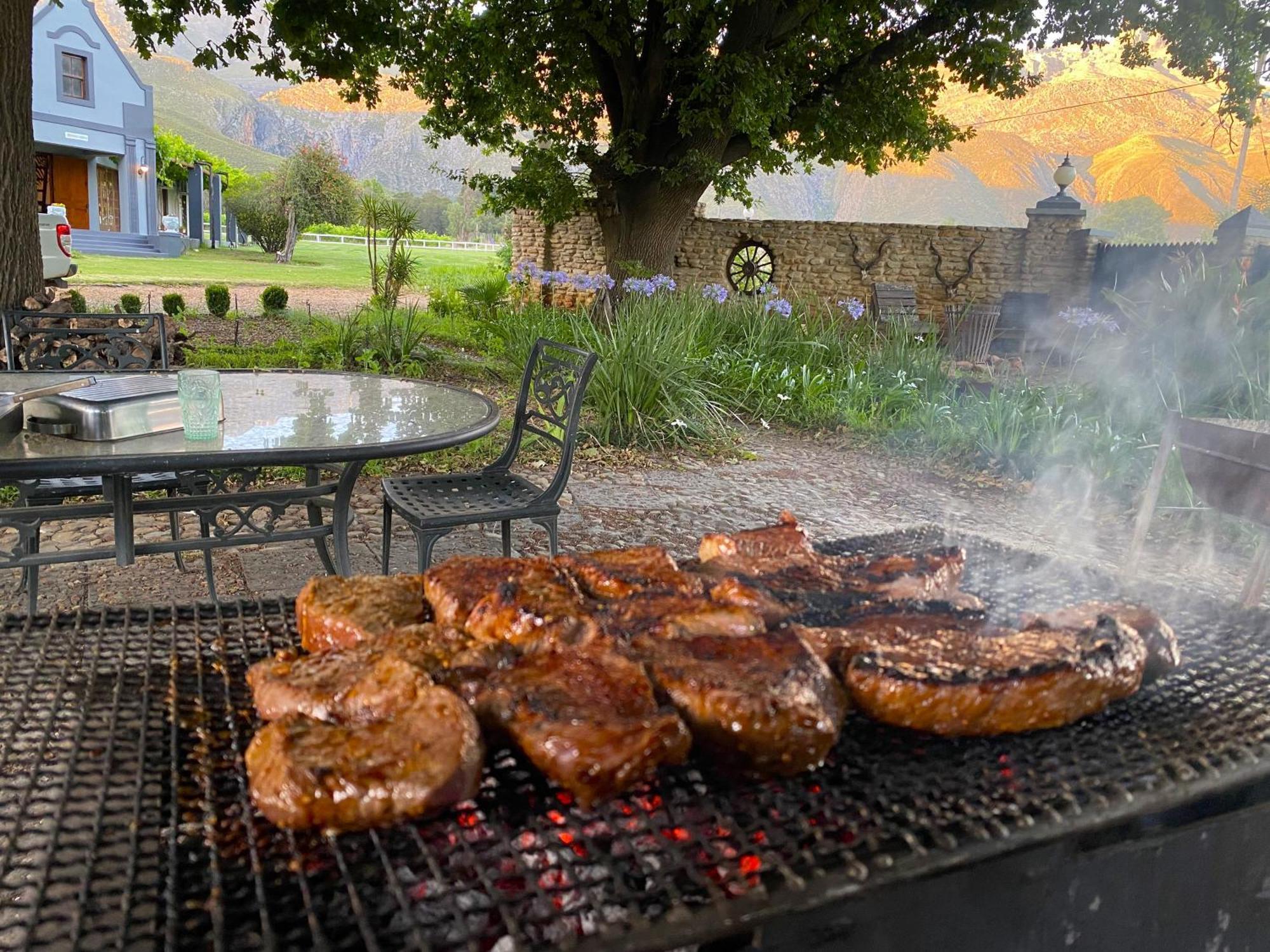 Oaksrest Vineyards Guest Farm Hotell Ladismith Exteriör bild